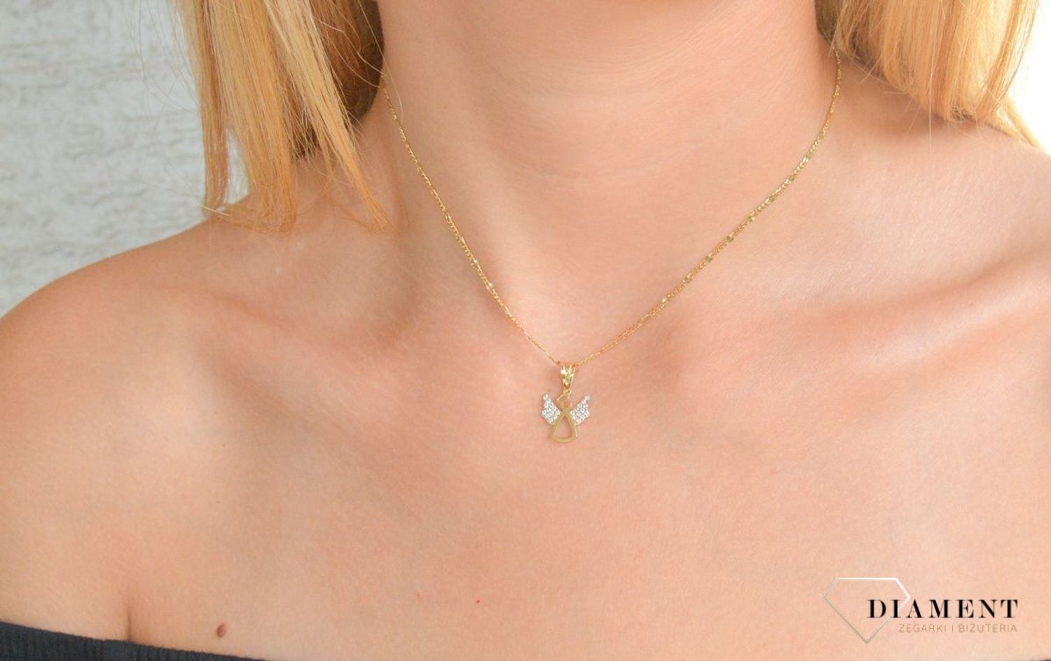 Złota zawieszka 375 aniołek z cyrkoniami ZA 6374 375. Złota zawieszka 375. Złoty wisiorek aniołek z cyrkoniami. Złota zawieszka damska. Zawieszka damska aniołek próby 375. Złota zawieszka na prezent..jpg